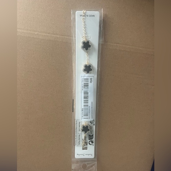 Glamorous Zinc Alloy Rhinestone  Flower Bracelet For Women - Picture 2 of 3